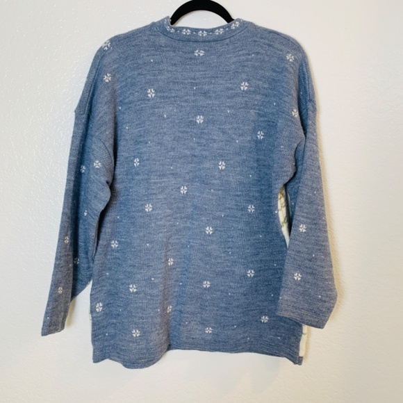 Vintage Christmas Sweater Large Blue Cottage Theme Sleigh Ride Horse Cabin USA - Picture 12 of 14